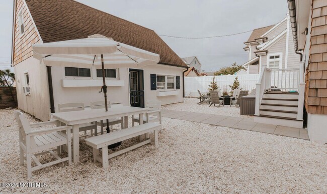 Building Photo - 35 12th Ave