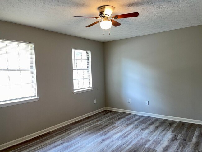 Building Photo - 5870 Sheldon Ct