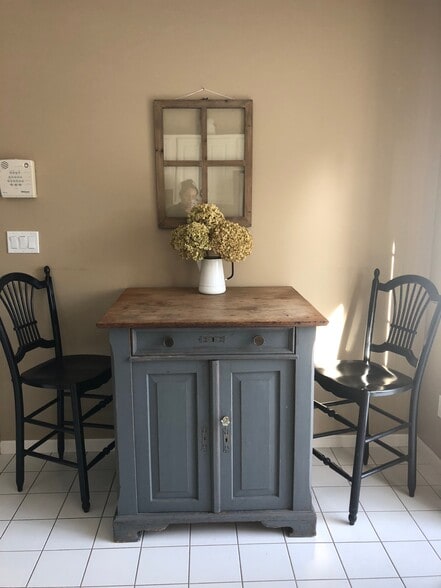 Sitting area in the kitchen. - 15805 24th Ave N.