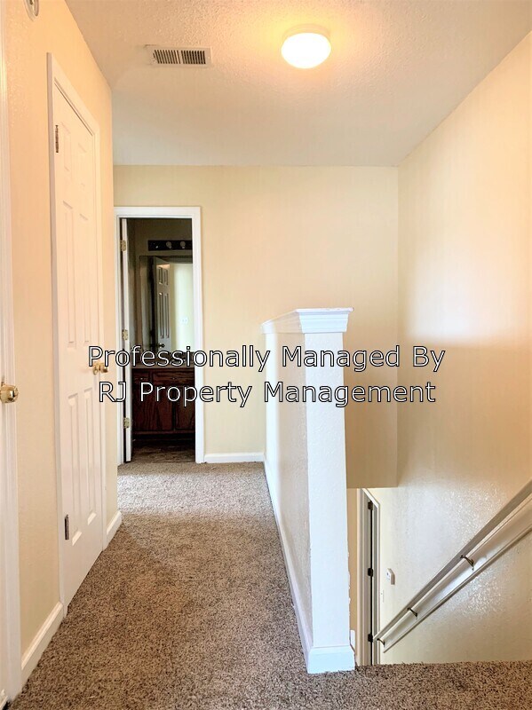 Building Photo - 4847 Royal Run Dr