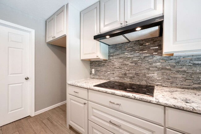 Building Photo - "Beautifully updated 3-Bed 2-Bath home Wit...