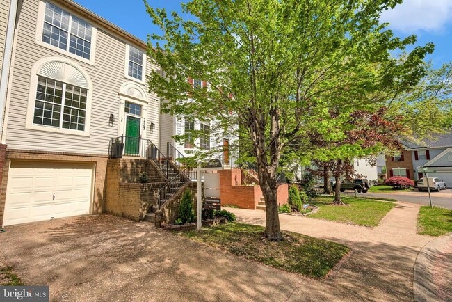 Building Photo - 2303 Massanutten Dr