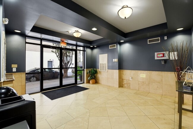 Building Photo - 1010 Rosine St