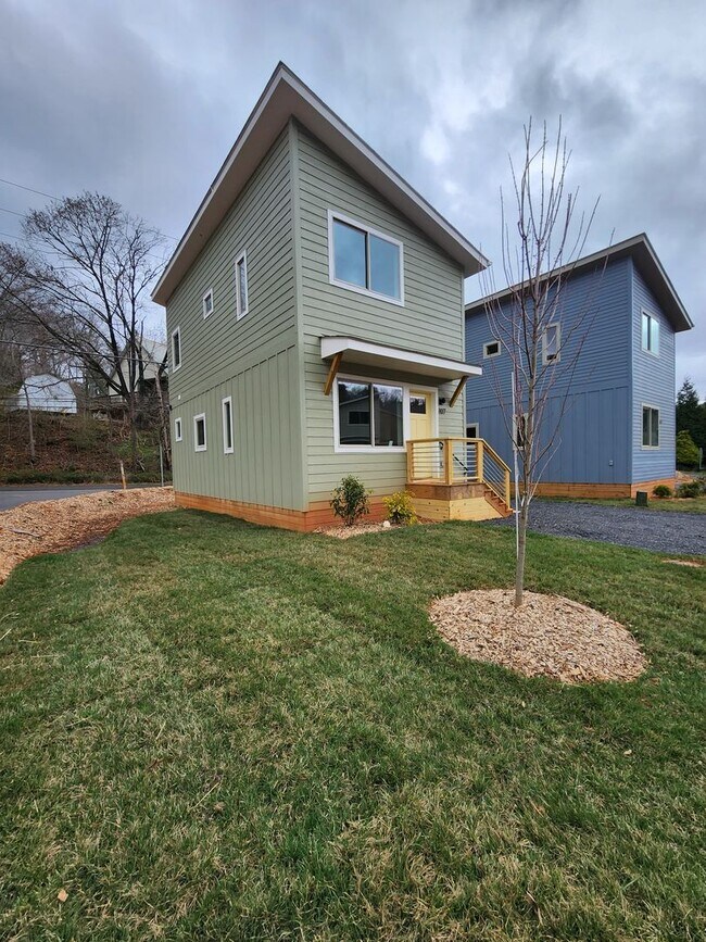 Building Photo - East Asheville Rental