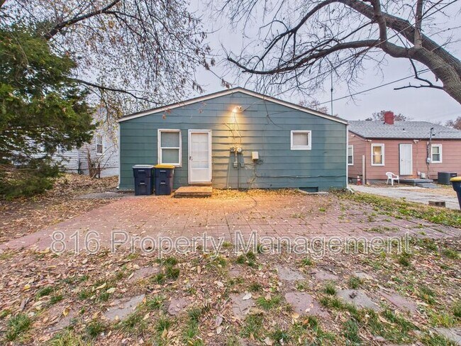 Building Photo - 7424 Bellefontaine Ave