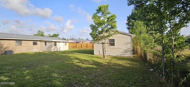 Building Photo - 137 Santee Dr