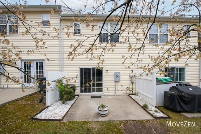 Building Photo - 914 Hadel Pl