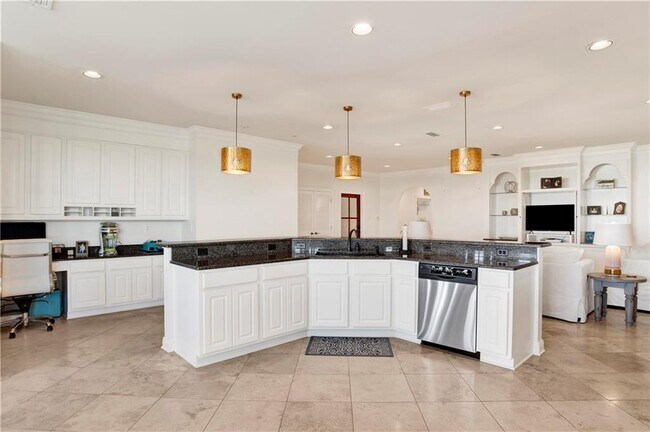 Building Photo - 16 Market St