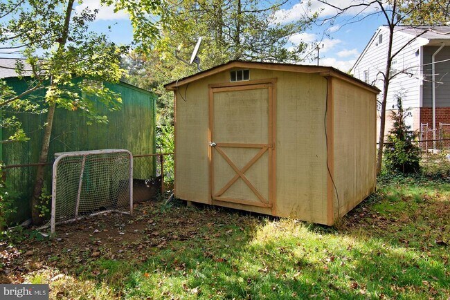 Building Photo - 6807 Dean Dr