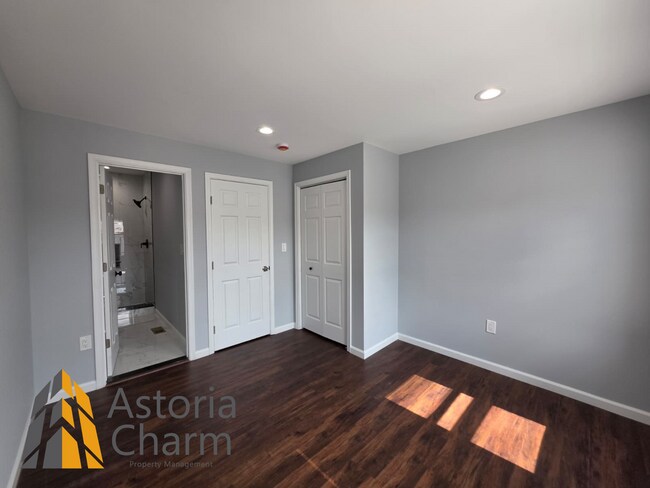 Building Photo - Renovated 2 Bedroom + Den, 3 Bath Home with Ensuites, Finished Basement and Stainless Appliances