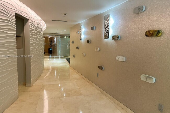 Building Photo - 15901 Collins Ave