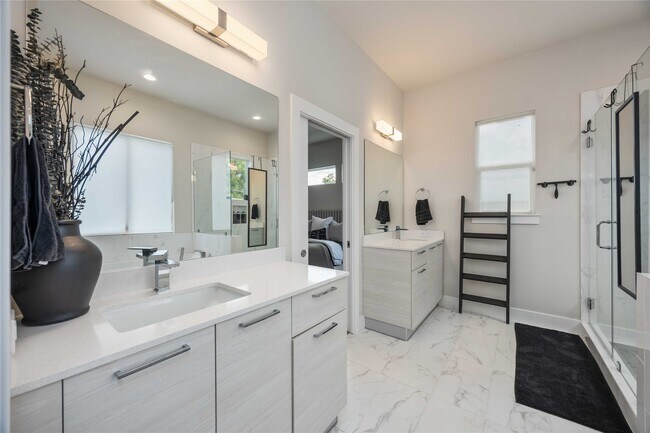 Building Photo - 5310 Suez St