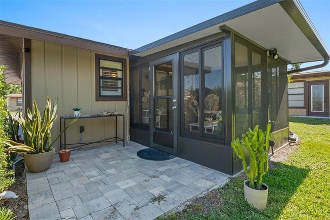 Building Photo - 1980 Tahitian Pl