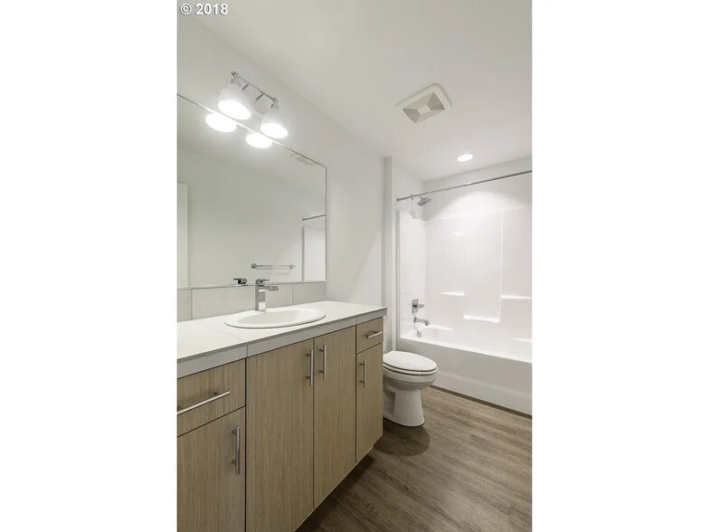 Bathroom - 3931 SE 28th Pl