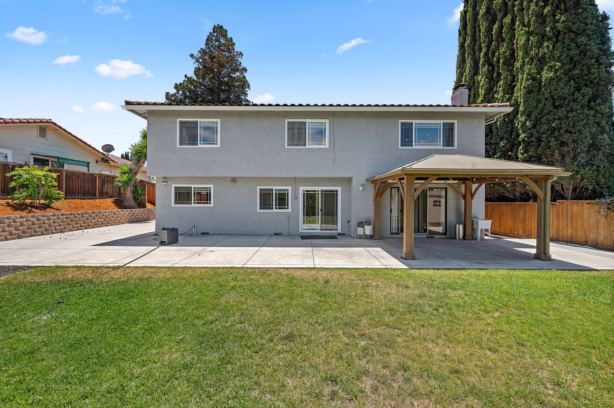 Building Photo - 3661 Slopeview Dr