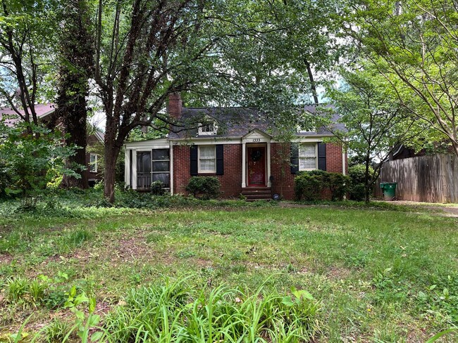 Building Photo - Two bedroom bungalow in Midwood