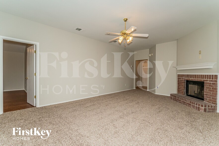 Building Photo - 207 Amherst Dr