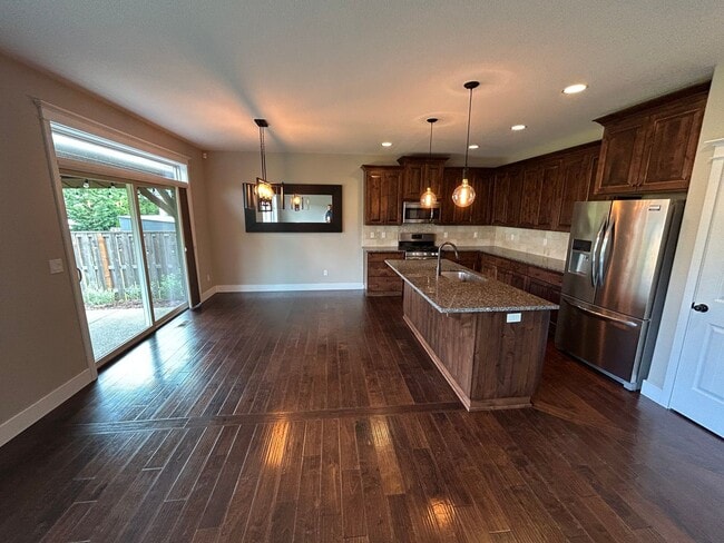 Building Photo - Beautiful 4 Bedroom, 2.5 Bath Home in Newberg- Pet Friendly!