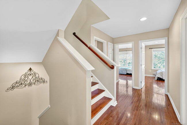 Building Photo - 32 Bay Hill Dr