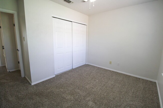 Building Photo - 933 Schertz Pkwy