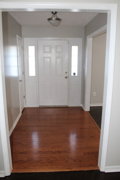 Building Photo - 8245 Frenchorn Ln