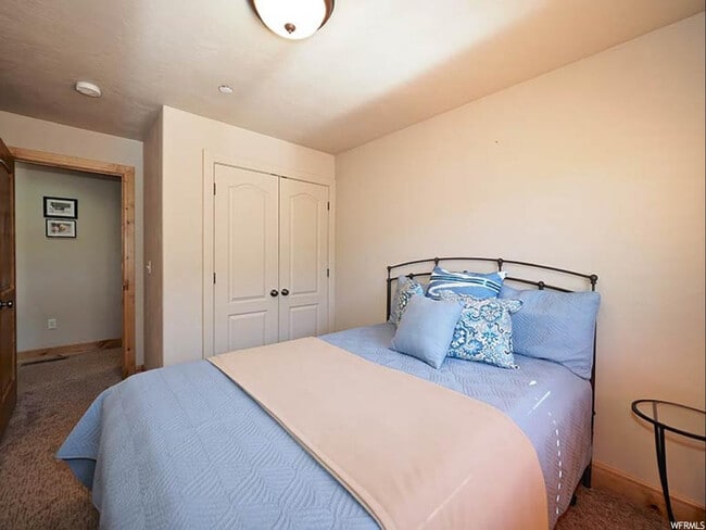 Building Photo - 6010 N Fox Pointe Cir