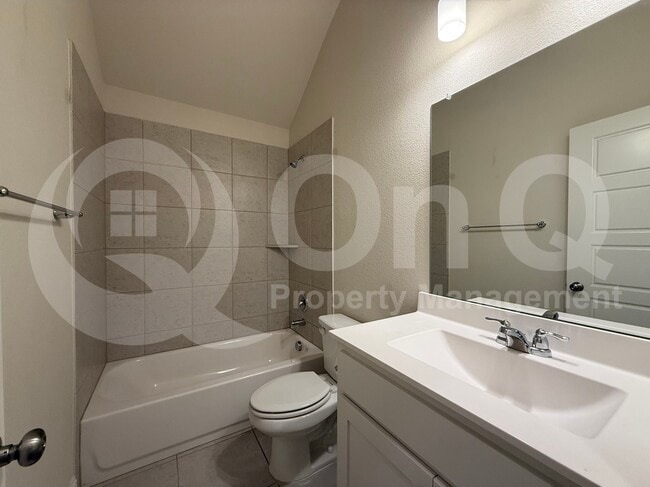 Building Photo - 3906 Greenbrier Dr