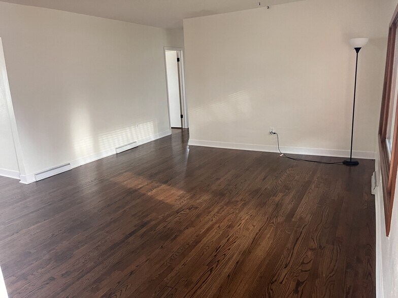 Building Photo - 6 Riverview Ln