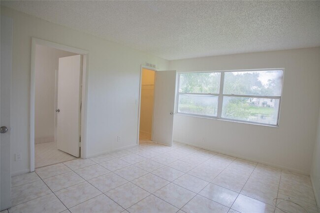 Building Photo - 4295 NW 114th Ter