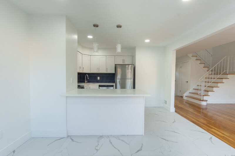 Building Photo - 505 Adams Ln