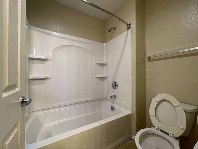 Building Photo - 4 BED 2.5 BATH 2 CAR GARAGE SINGLE FAMILY ...