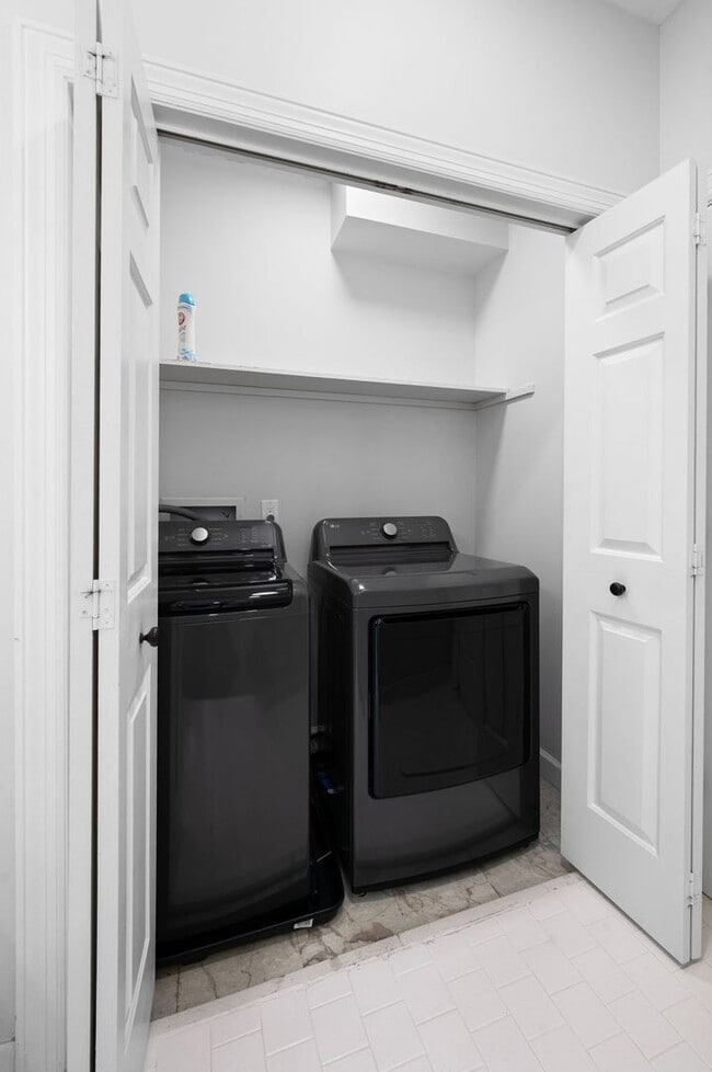 Building Photo - Charming 2BR/2BA condo in Green Hills!