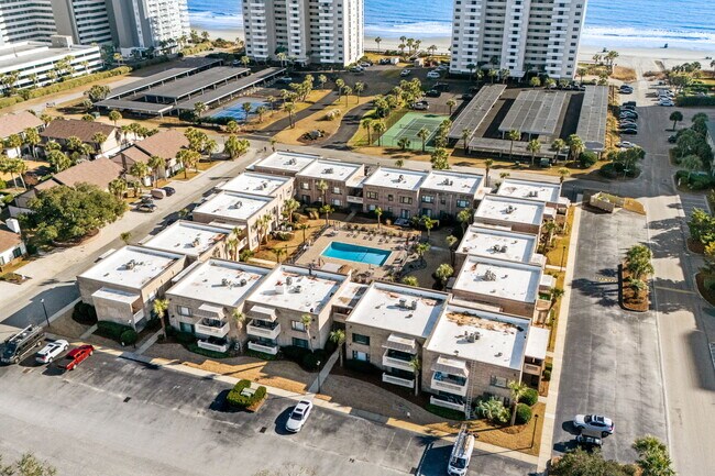 Building Photo - 10100 Lakeshore Dr