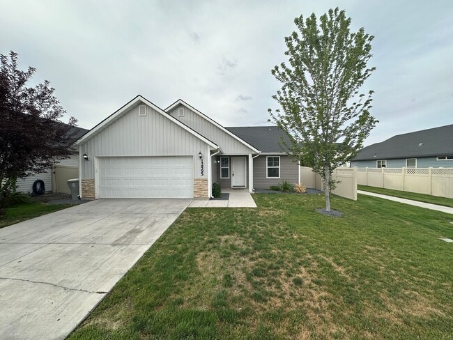 Primary Photo - 3bed, 2bath, 1452sq.ft. 2-car garage home ...