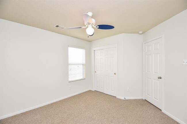 Building Photo - 3102 Apple Dale Dr
