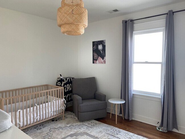 Building Photo - Craftsman Inspired 3 Bed/ 2.5 Bath Home in Cleveland Park, Fenced Yard, Pet Friendly, Screened Po...