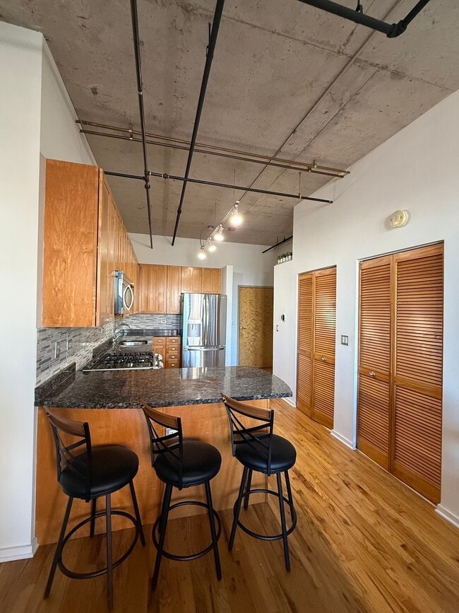 Building Photo - 6 S Laflin St