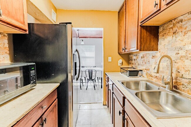 Building Photo - 112 W 34th St