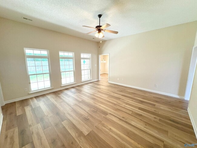 Building Photo - 104 NW Imogene Way