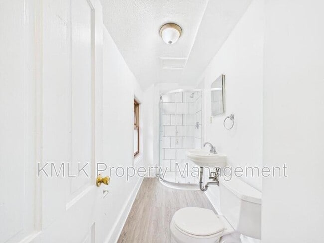 Building Photo - 666 Kling St