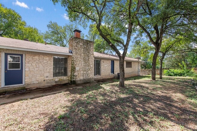 Building Photo - Available Now: Charming 3 Bed / 2 Bath in Rollingwood - Zoned to Eanes ISD - Large Yard