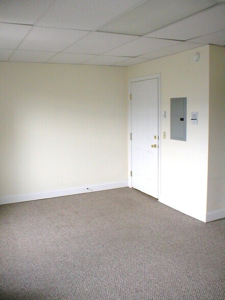 Building Photo - 725 W 3rd St