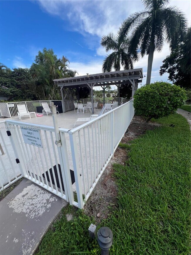 Building Photo - 5063 Heatherhill Ln