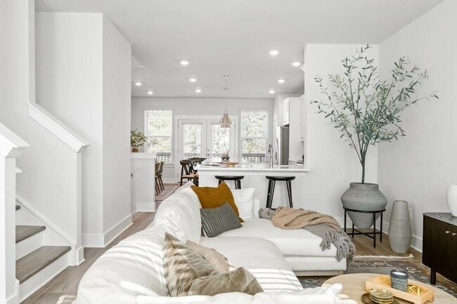 Building Photo - 1575 Cedars Rd SE