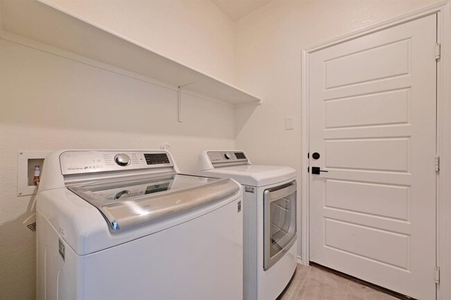 Building Photo - 217 Summit Dr