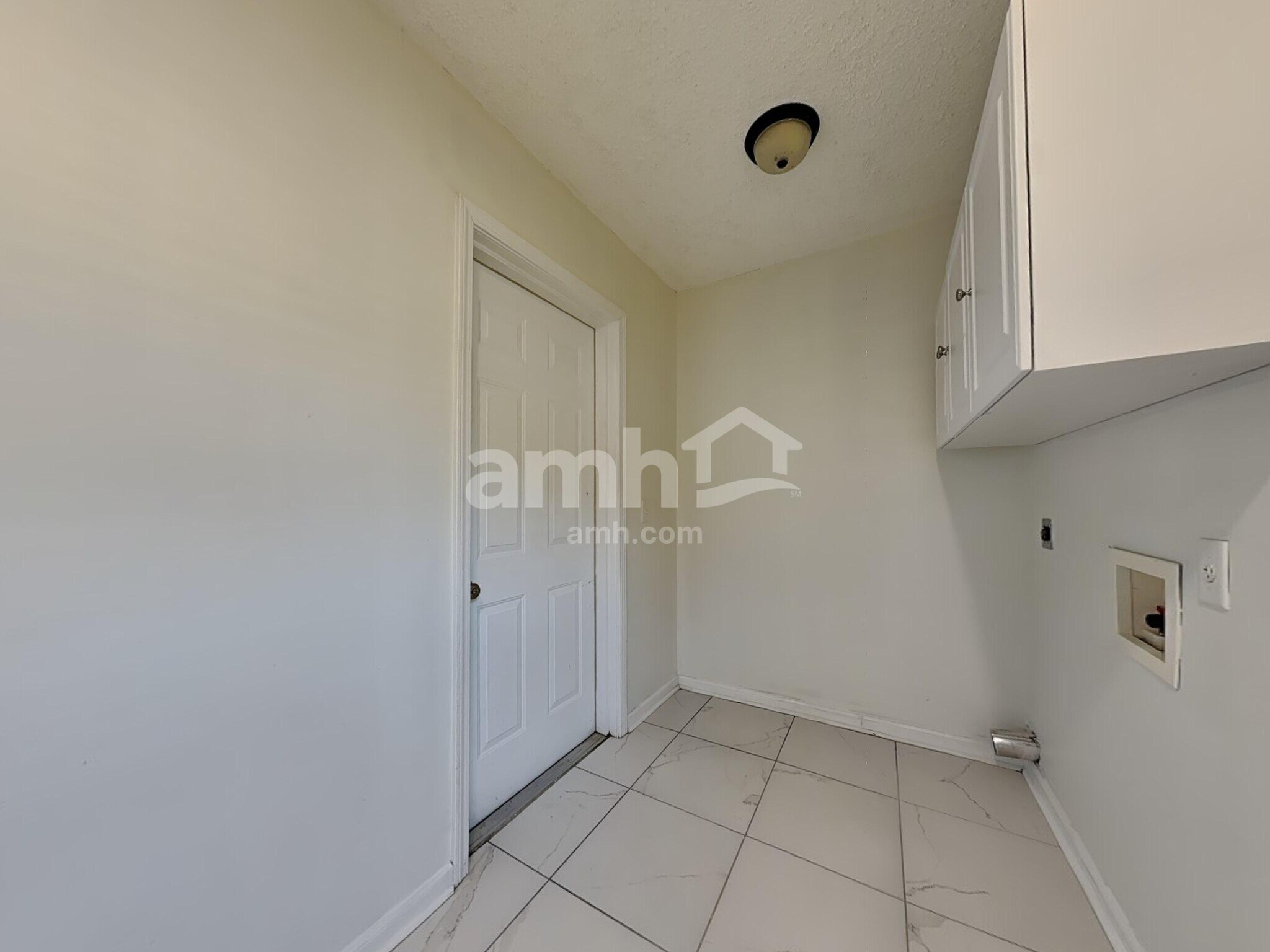 Building Photo - 300 Aspen Arbor