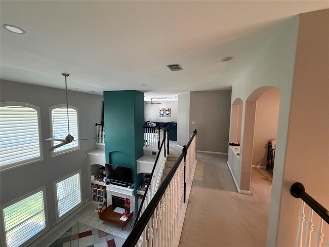 Building Photo - 2536 Crenshaw Dr