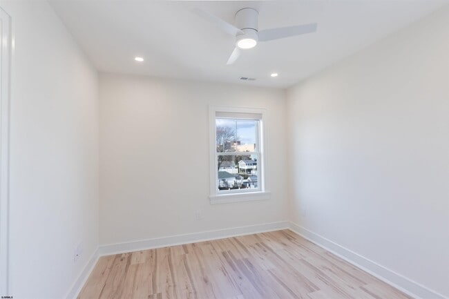 Building Photo - 139 Gibbs Ave