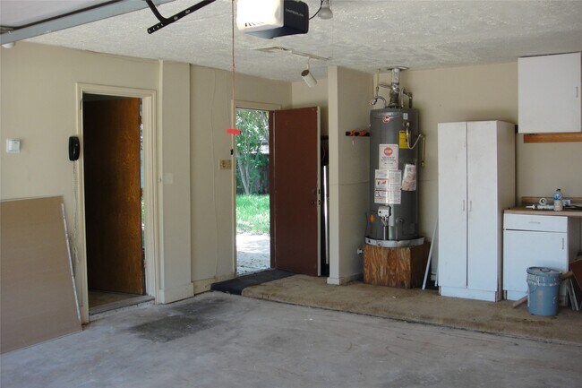 Building Photo - 6922 Addicks Clodine Rd