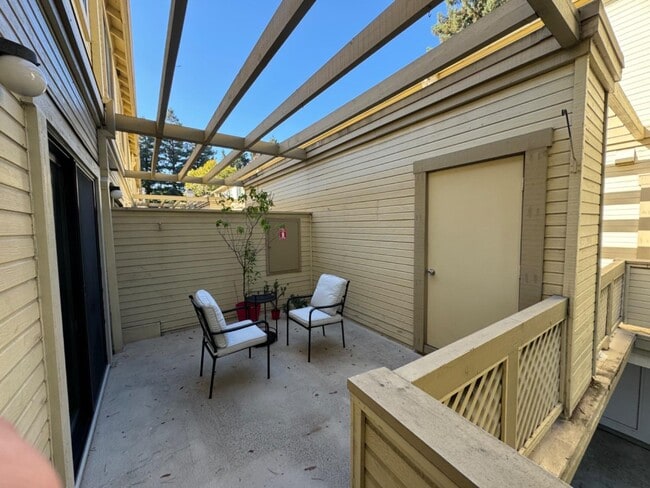 Building Photo - 963 La Mesa Terrace